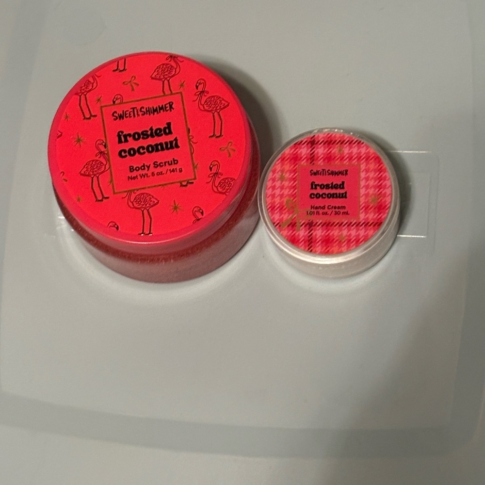 Bath & Body Works Sweet Shimmer Frosted Coconut Body Scrub - Red